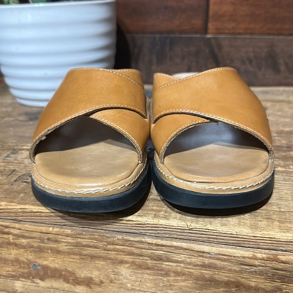 Cobbie Cuddlers Tan Leather Clogs - Picture 3 of 9